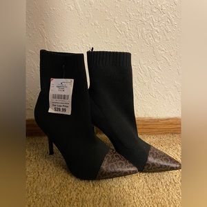 Selling these cute black heels ! Brown cute tip.